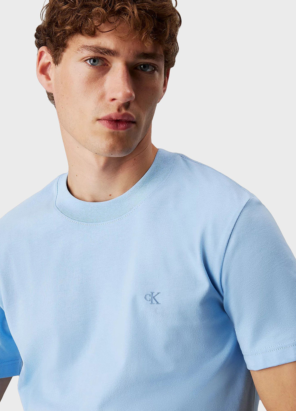 Светло-голубая футболка Calvin Klein Jeans