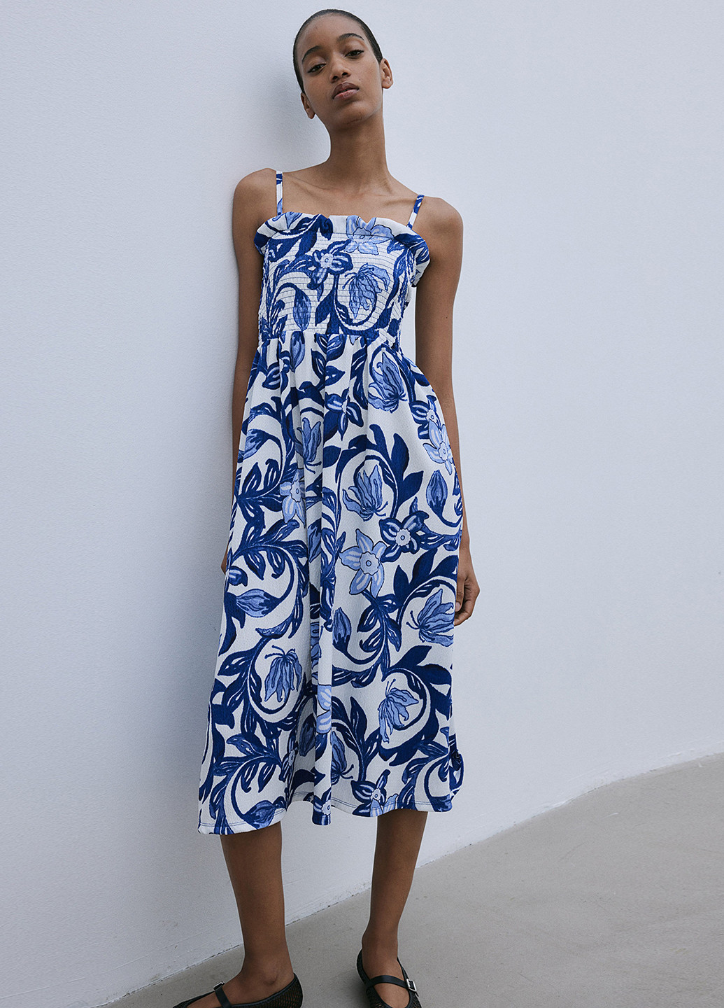 Блакитна кежуал сукня кльош H&M з квітковим принтом