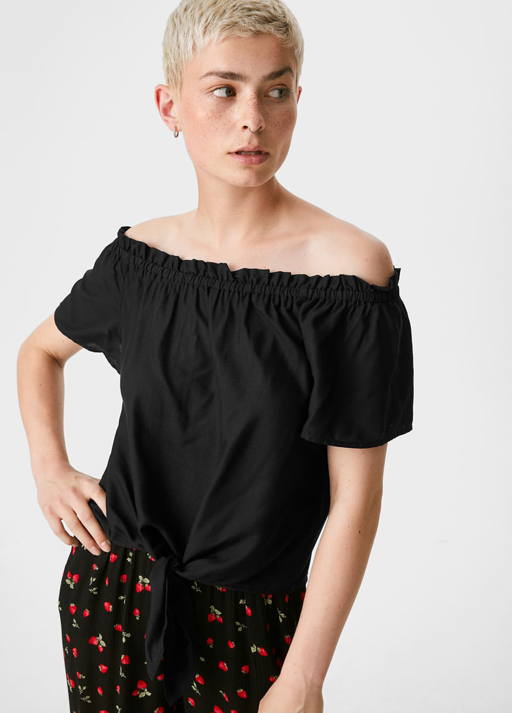 Чорна блузка C&A