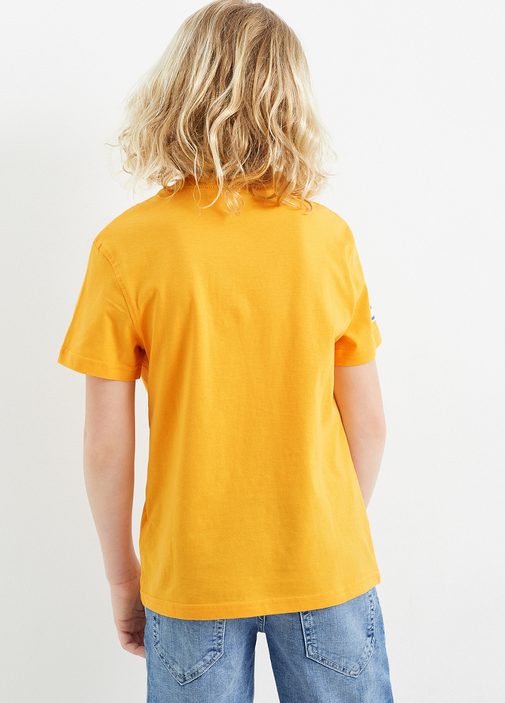 Желтая летняя футболка C&A