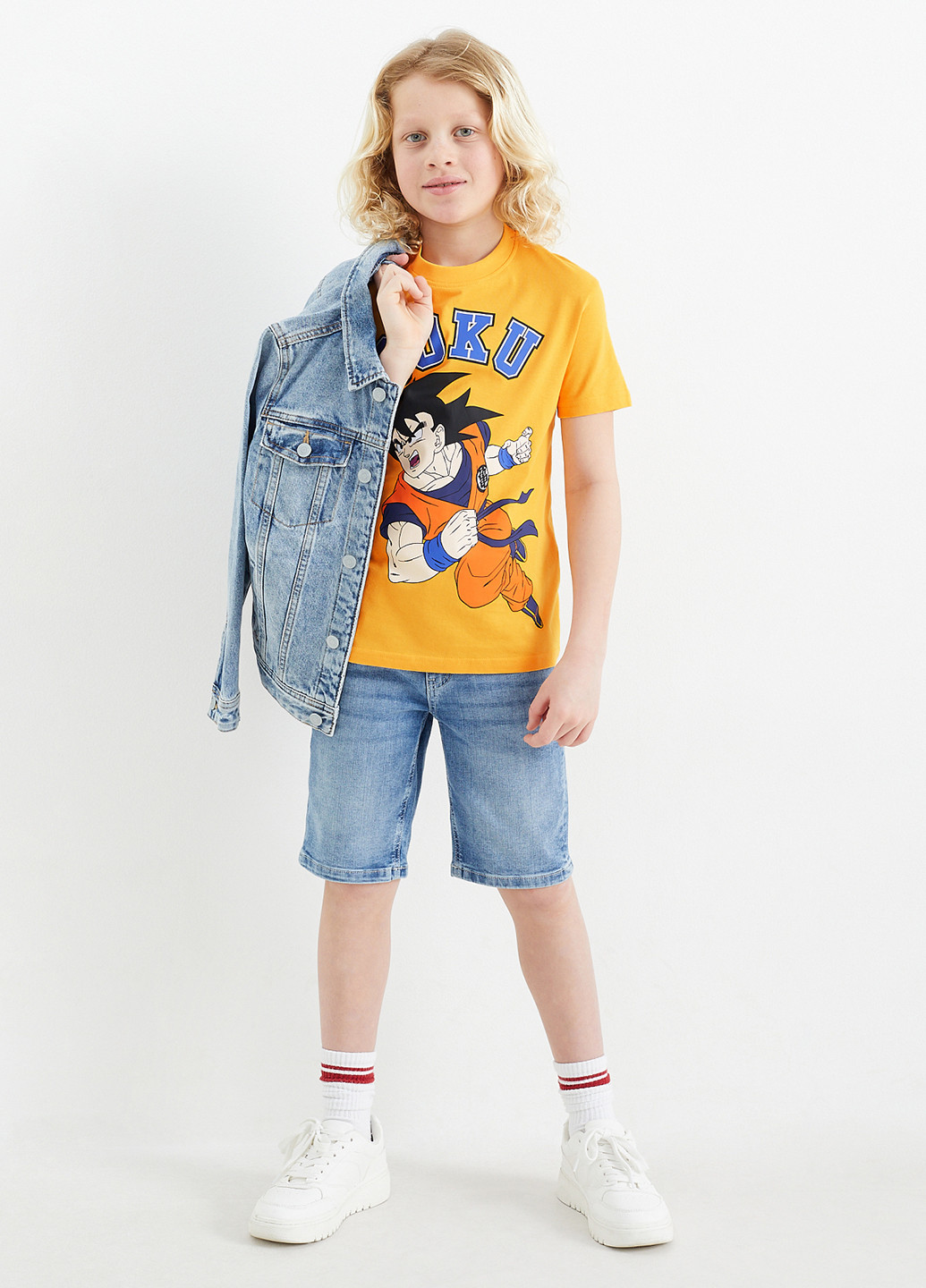 Желтая летняя футболка C&A