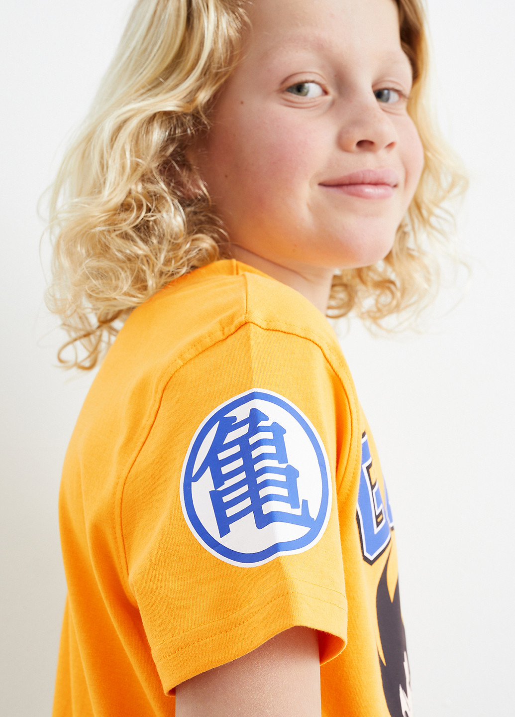 Желтая летняя футболка C&A