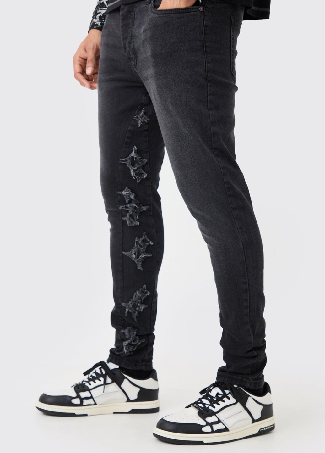 Черные демисезонные зауженные джинсы Boohoo