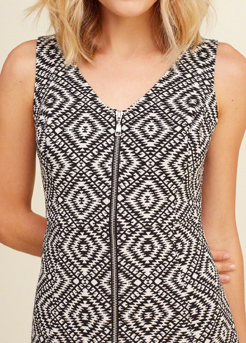 Черно-белое кэжуал платье Hollister с геометрическим узором