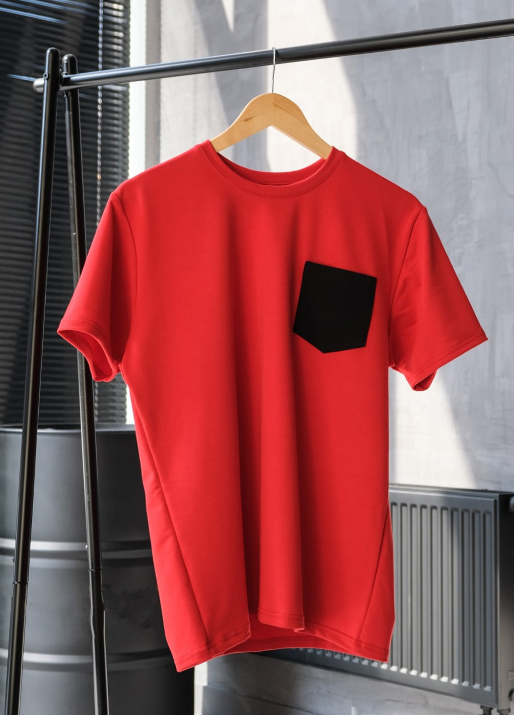 Червона футболка з кішенею ShopnGo