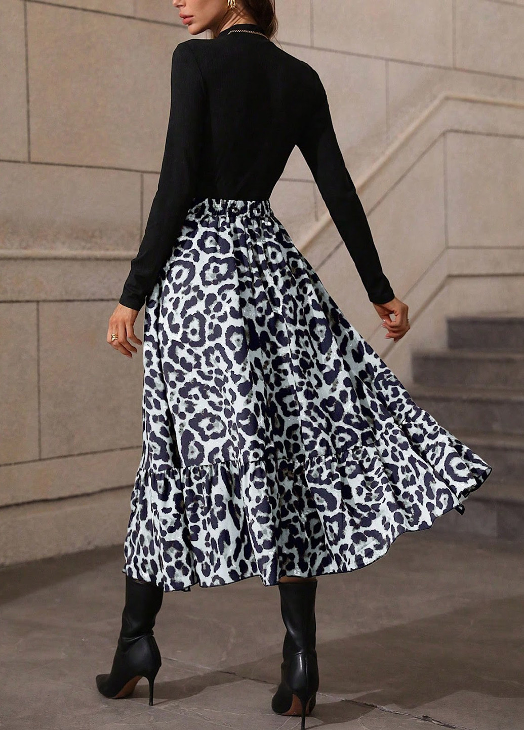 Чорно-білий демісезонний комплект (блуза, спідниця) SHEIN