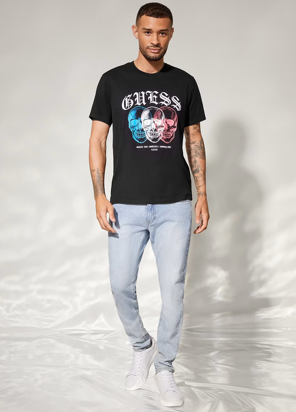 Черная футболка Guess