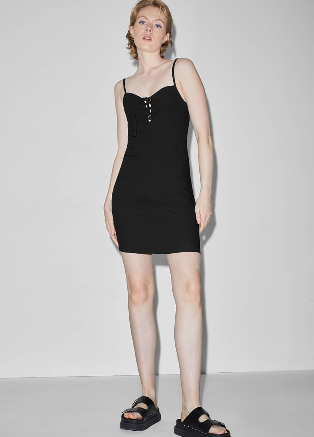 Черное кэжуал платье силуэтная C&A однотонное