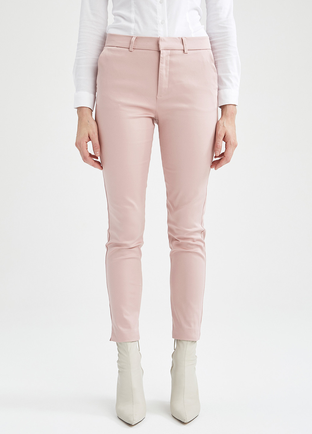 Светло-розовые кэжуал демисезонные зауженные, укороченные брюки DeFacto
