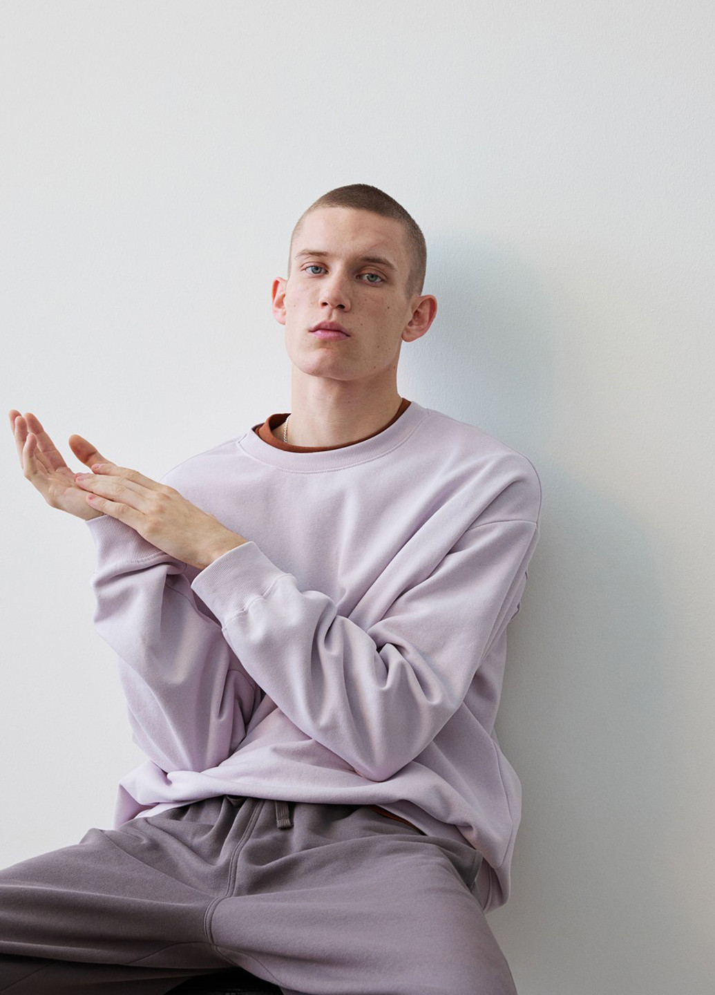 Розово-лиловый свитшот H&M однотонный без декора (311950470)