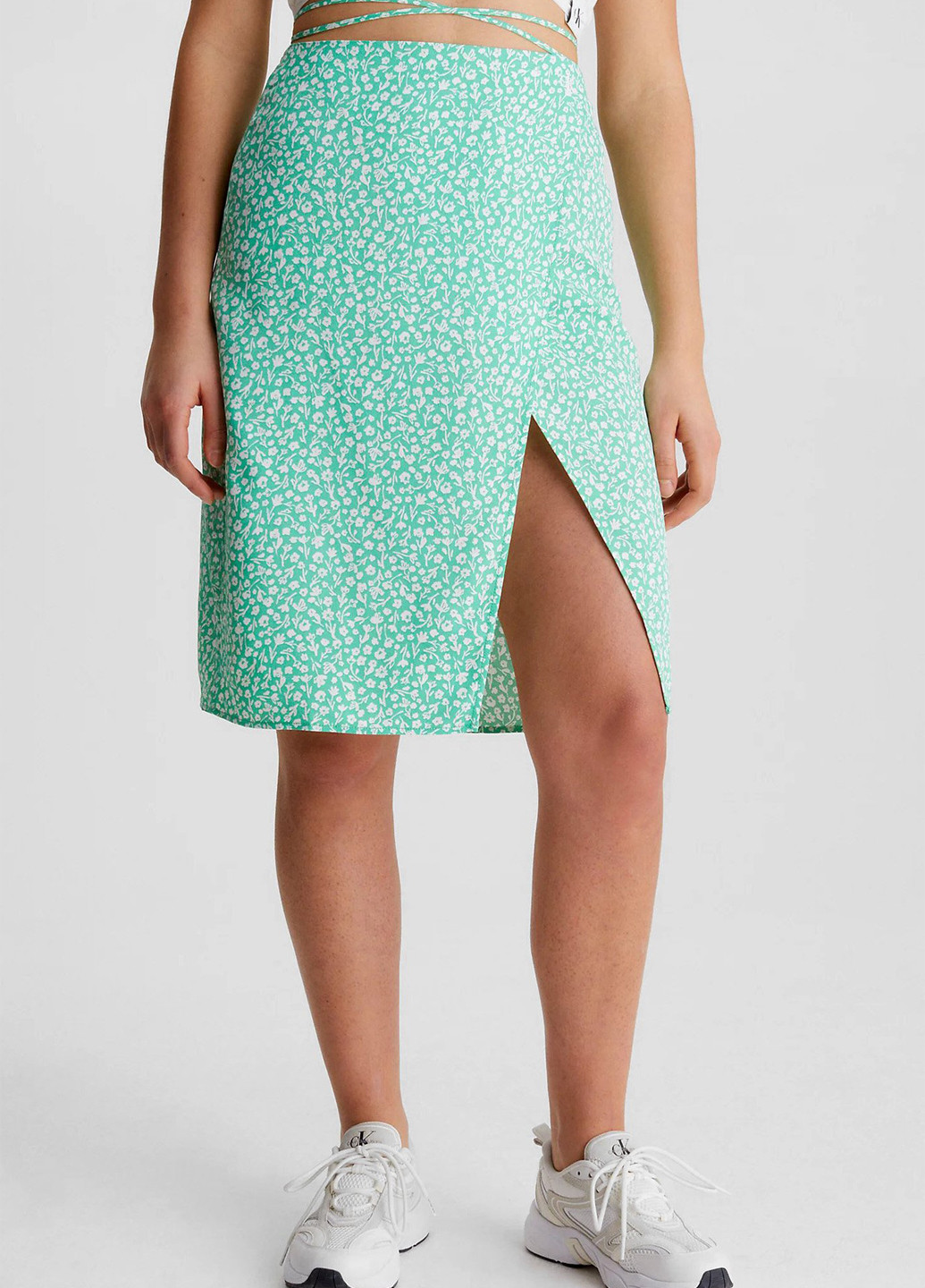 Зеленая кэжуал цветочной расцветки юбка Calvin Klein Jeans на запах