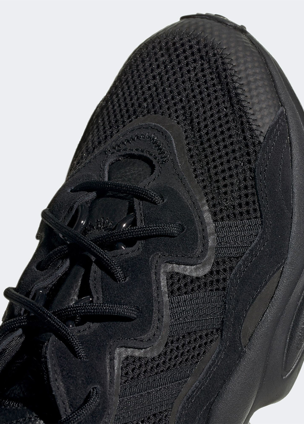 Черные всесезонные кроссовки adidas OZWEEGO