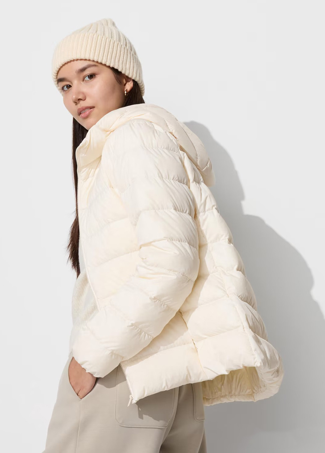 Молочный демисезонный Пуховик Uniqlo