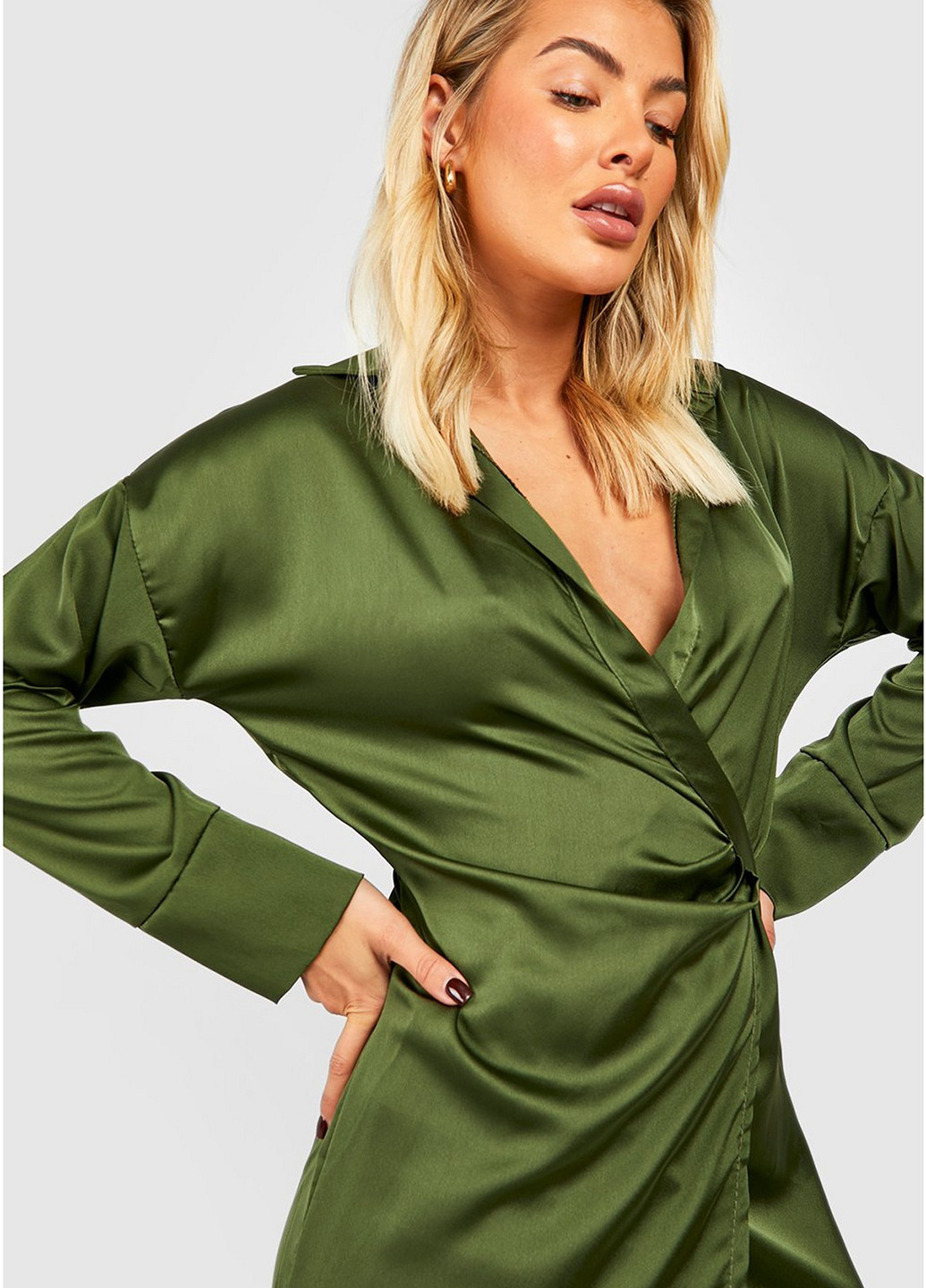Оливкова (хакі) кежуал сукня на запах Boohoo однотонна