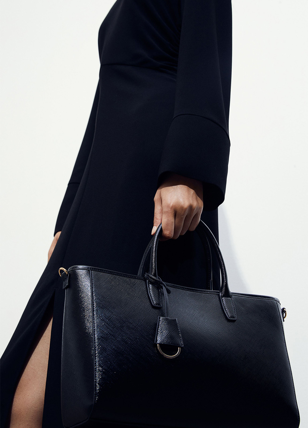 Черное кэжуал платье силуэтная H&M однотонное