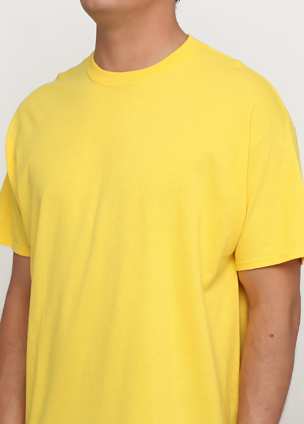 Желтая летняя футболка Gildan
