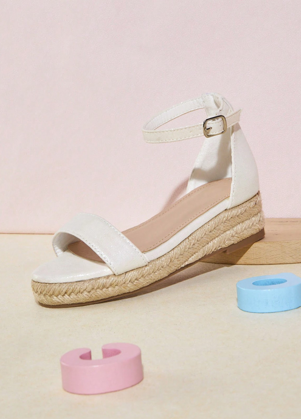 Белые сандалии SHEIN