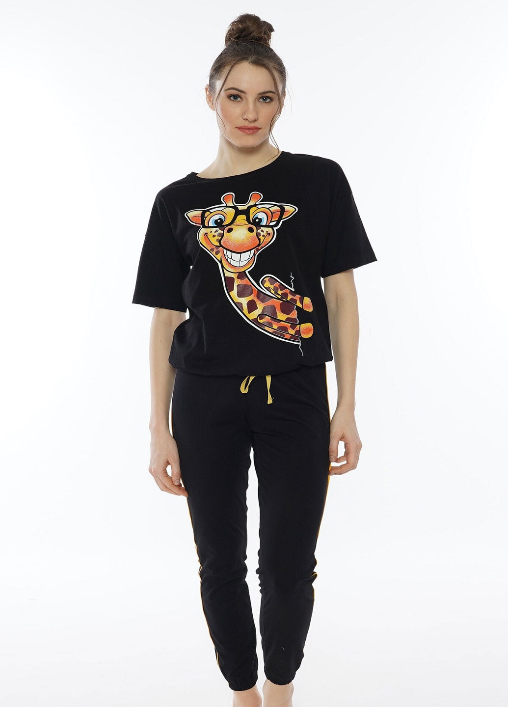 Чорна всесезон комплект (футболка, штани) футболка + штани Vienetta