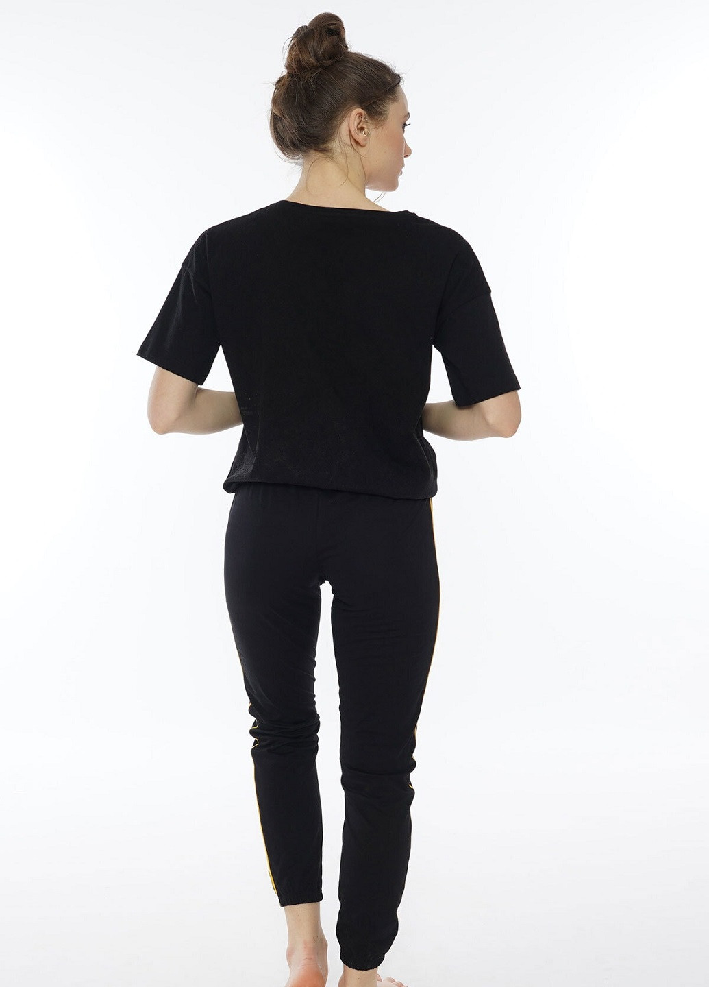 Чорна всесезон комплект (футболка, штани) футболка + штани Vienetta