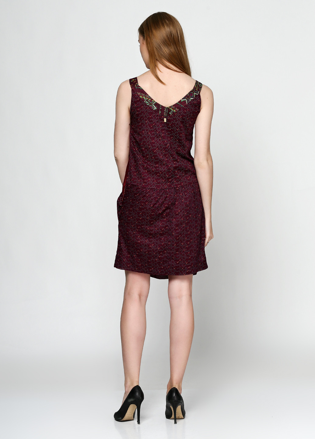 Сиреневое кэжуал платье Bonobo с геометрическим узором