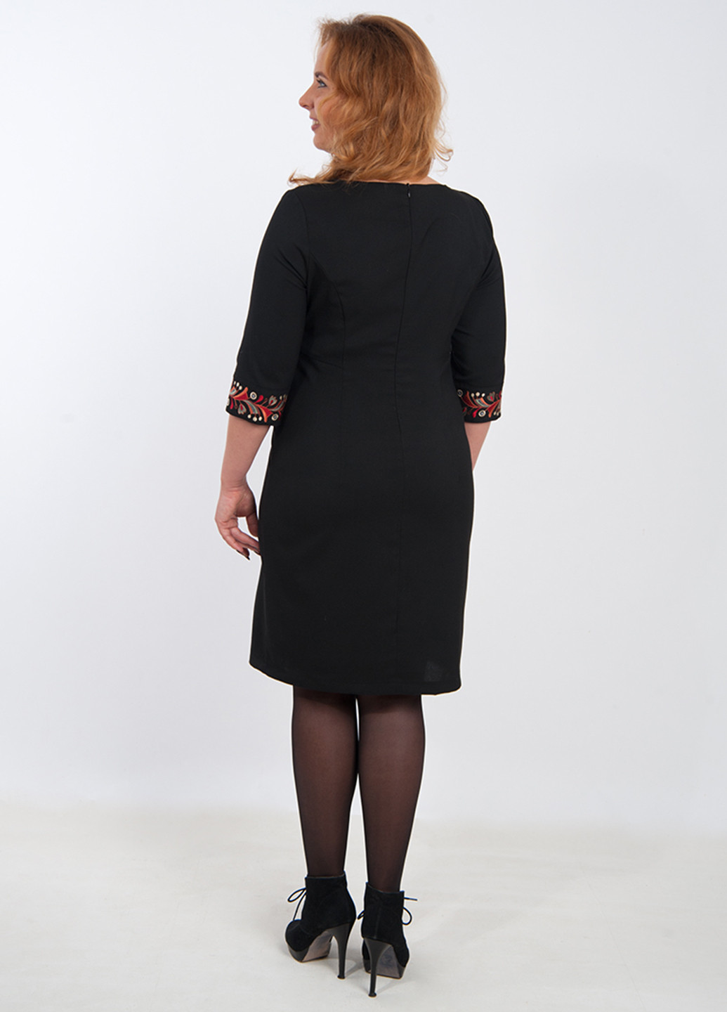 Черное кэжуал платье футляр Vyshyvanka с рисунком
