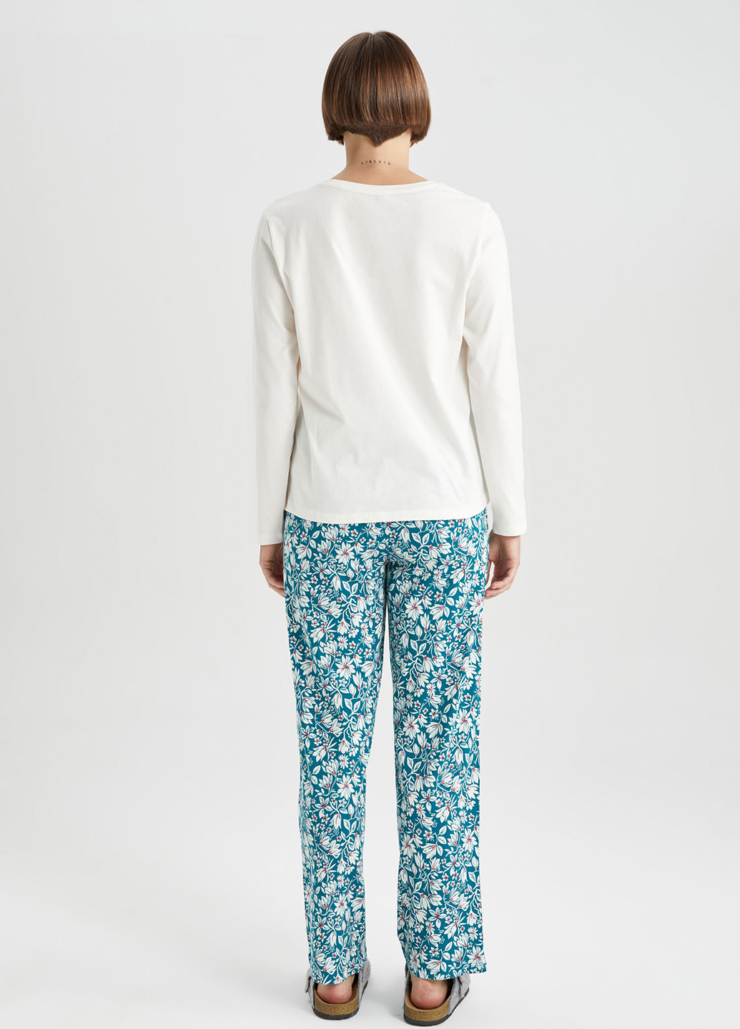 Белая всесезон пижама (лонгслив, брюки) лонгслив + брюки DeFacto