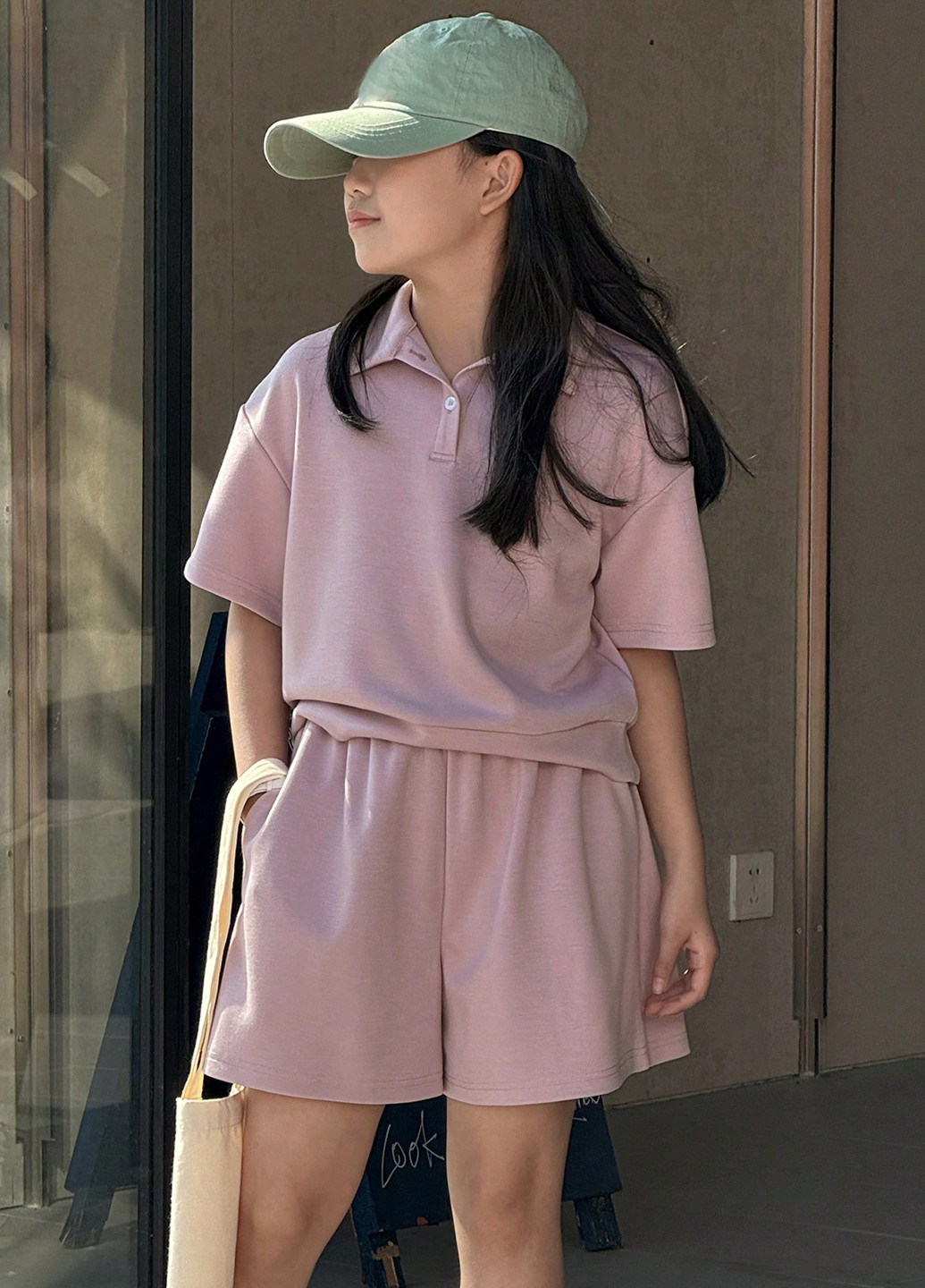 Пудровый летний костюм (поло, шорты) SHEIN
