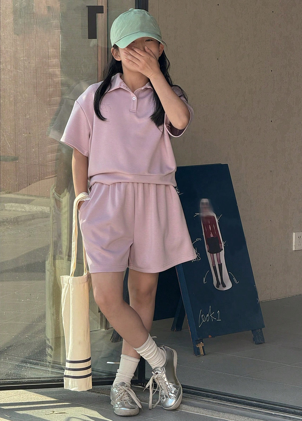 Пудровый летний костюм (поло, шорты) SHEIN