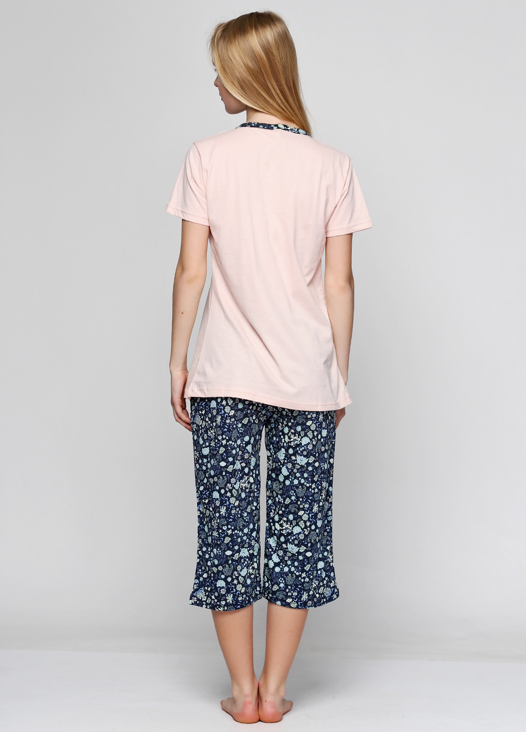 Персиковий демісезонний комплект (футболка, капри) SNC Pijama