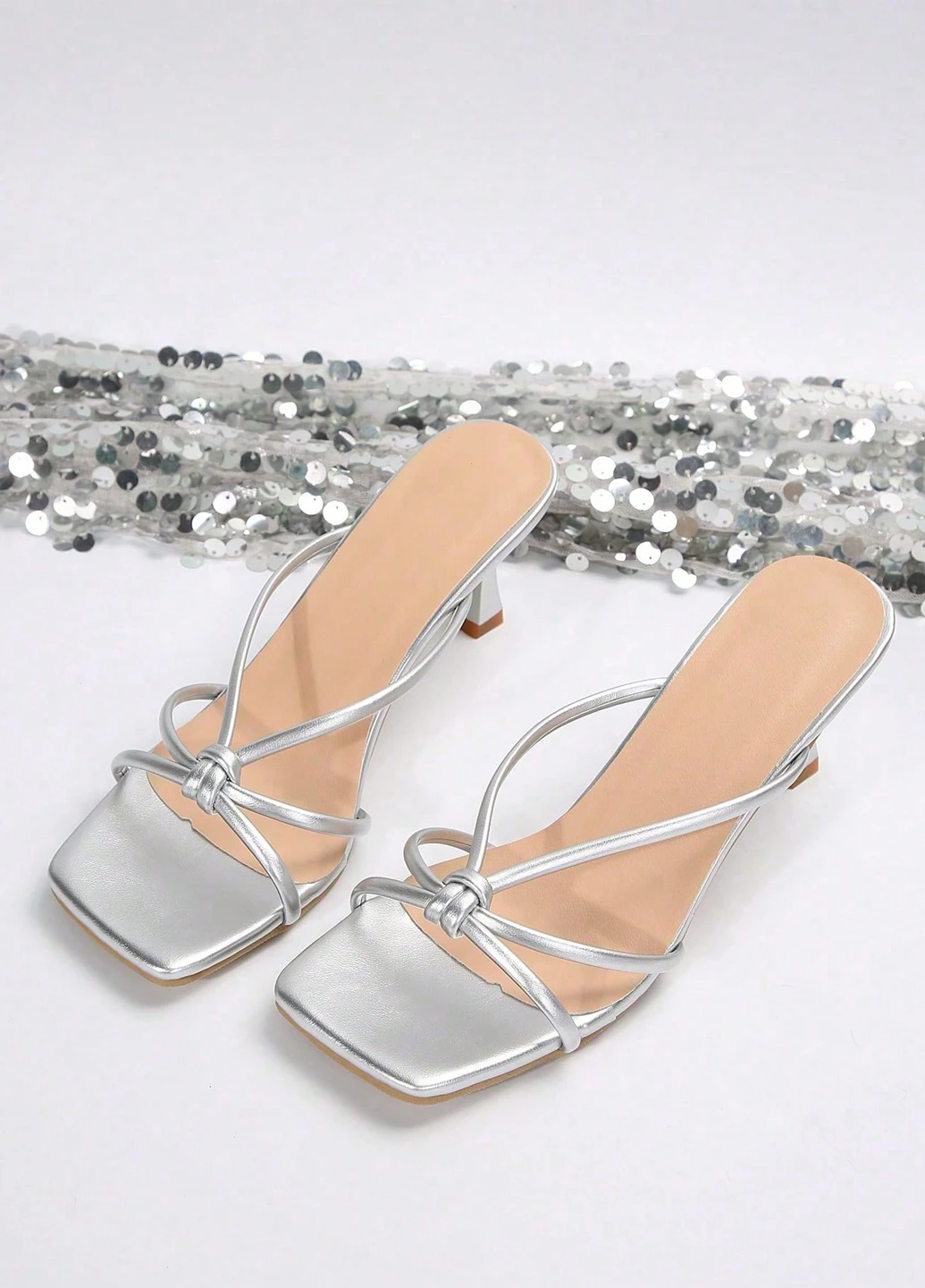 Серебряные шлепанцы SHEIN