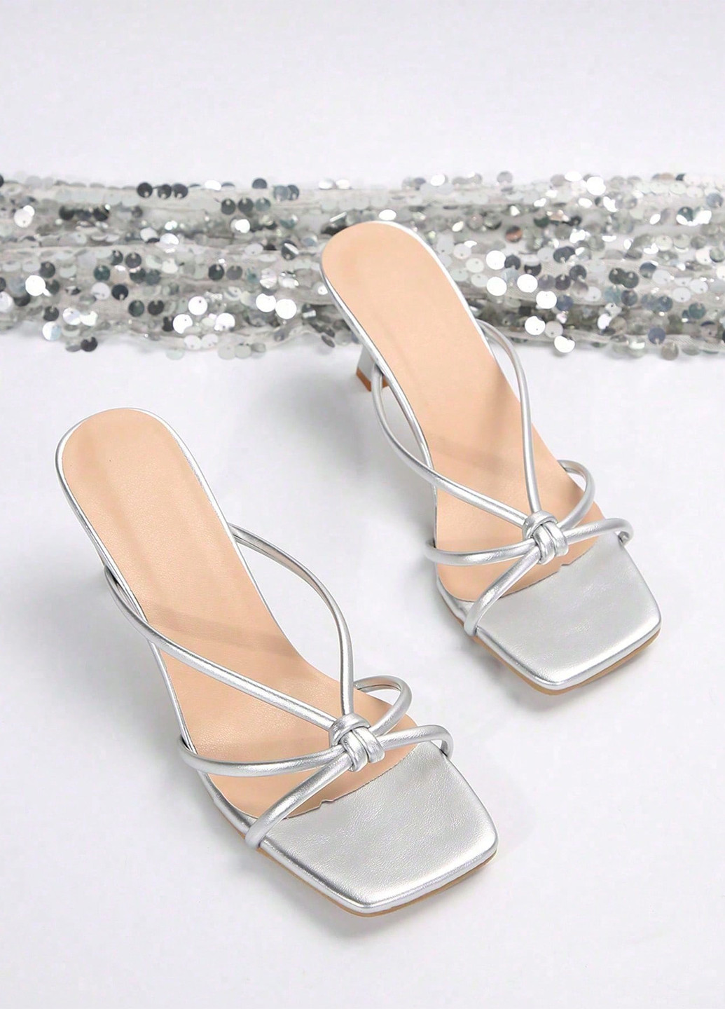 Серебряные шлепанцы SHEIN