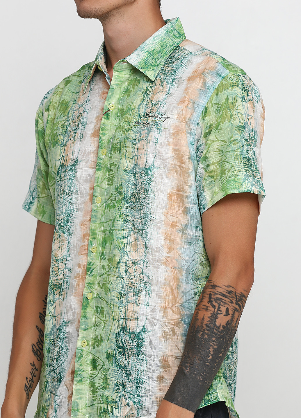 Салатовая кэжуал рубашка с абстрактным узором AMATO