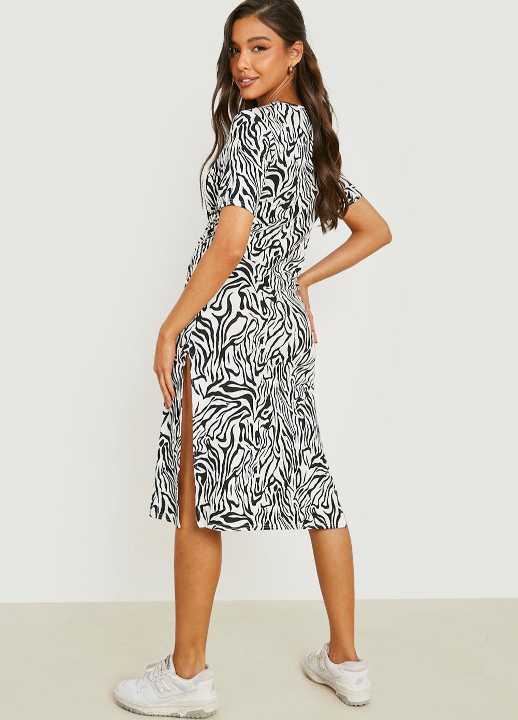 Черно-белое кэжуал платье платье-футболка Boohoo зебра