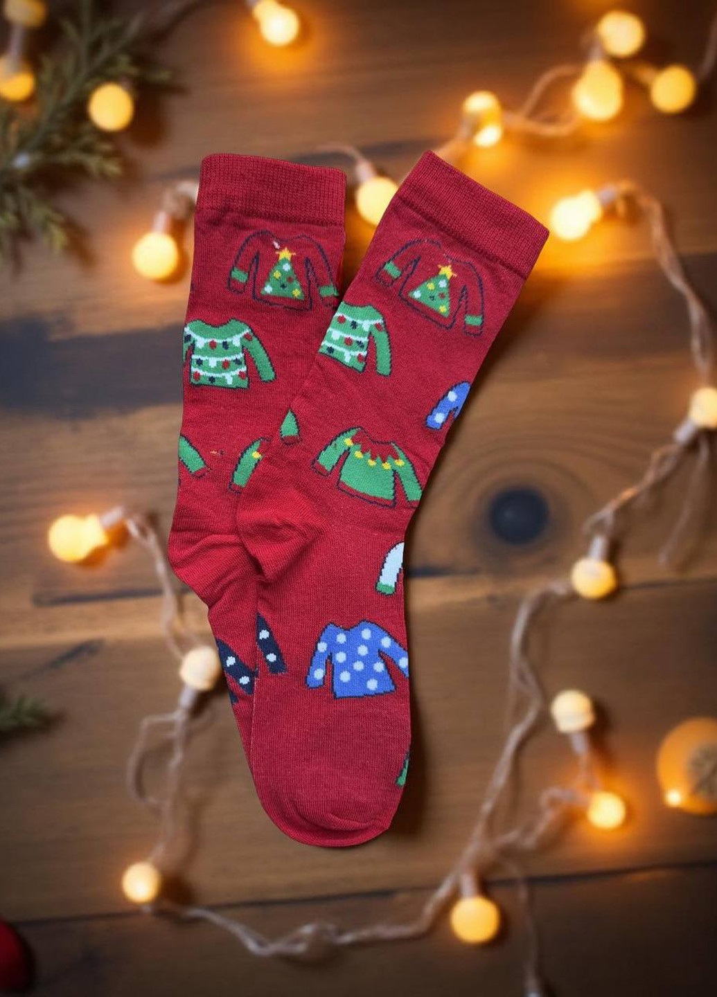 Червоні шкарпетки малюнки (366116081)