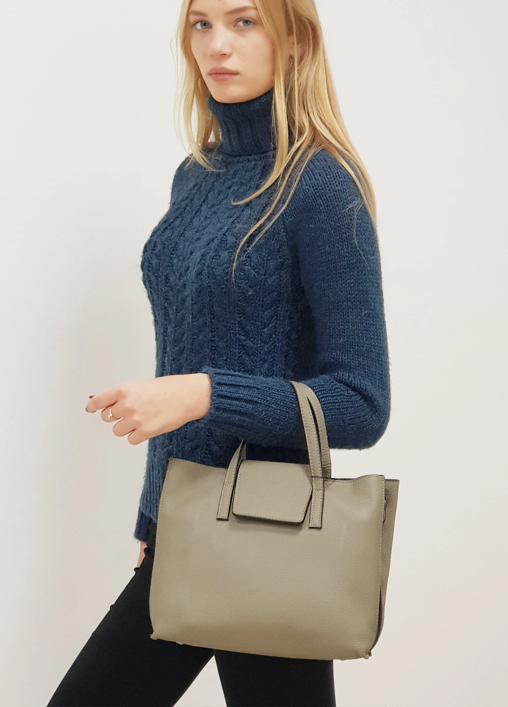 Модна жіноча сумочка шкіряна середня повсякденна 5571 Fashion Сумка (225899826)