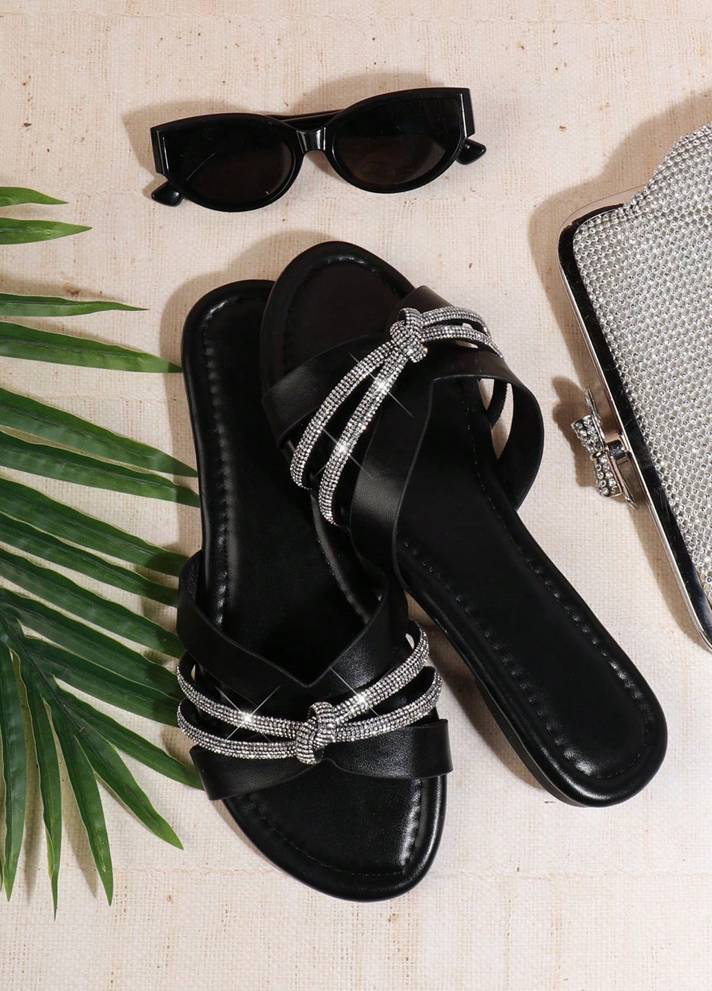Черные шлепанцы SHEIN со стразами
