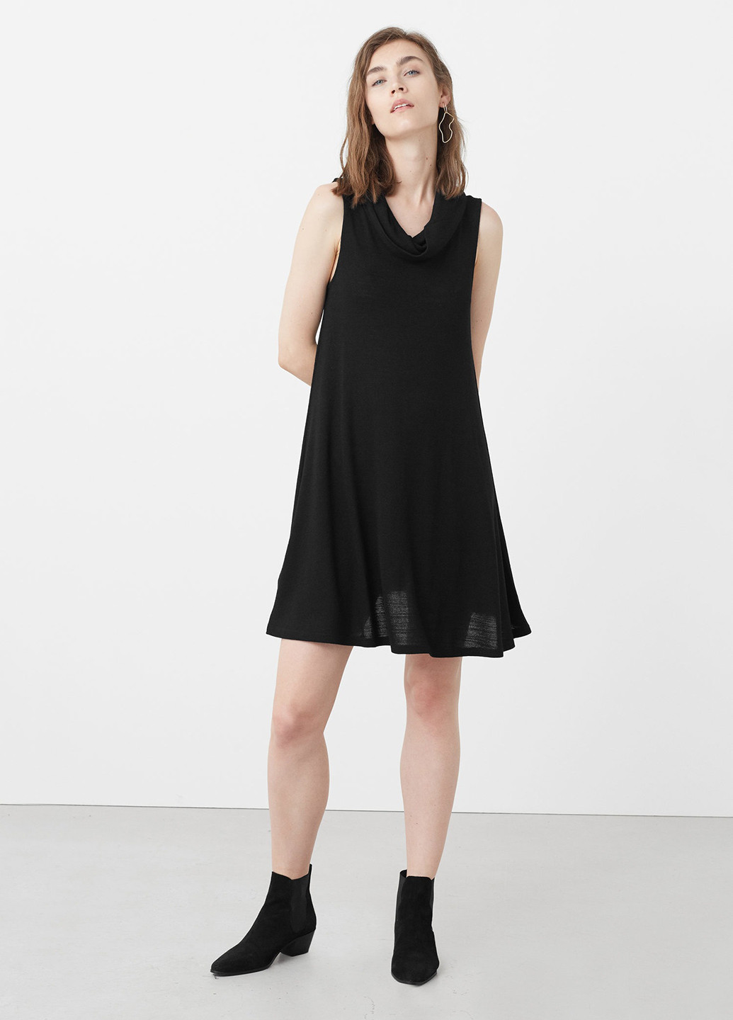 Черное кэжуал платье а-силуэт Mango однотонное