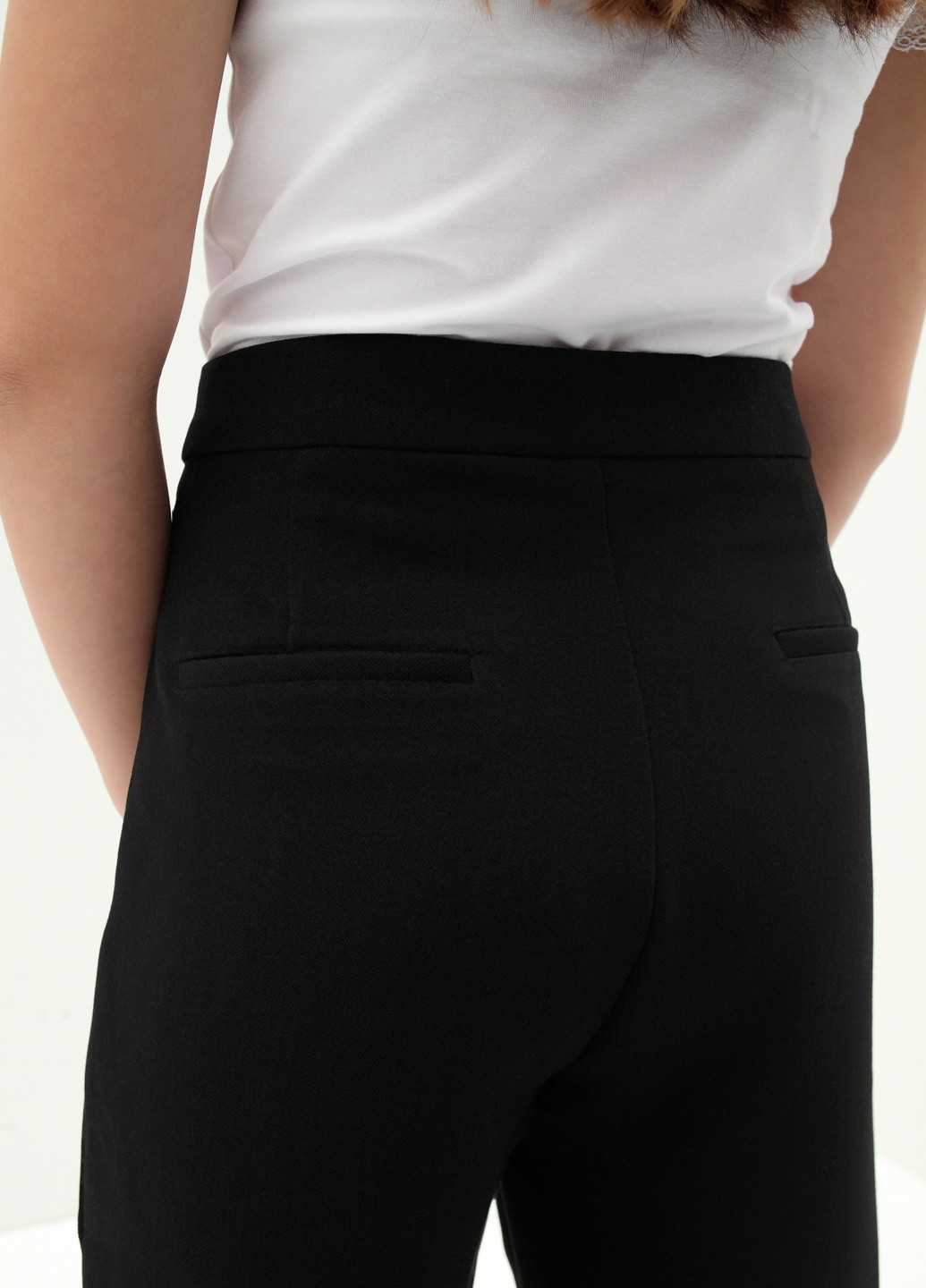 Черные кэжуал демисезонные брюки Deloras