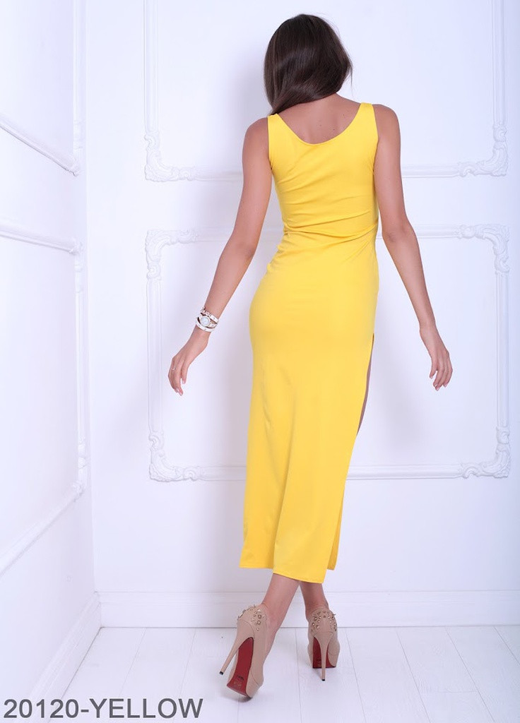 Желтое кэжуал яркое и легкое приталенное платье с разрезом на ноге melinda Podium однотонное