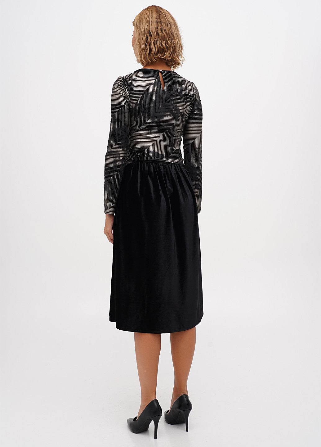 Золотой кэжуал платье а-силуэт Sassofono с геометрическим узором