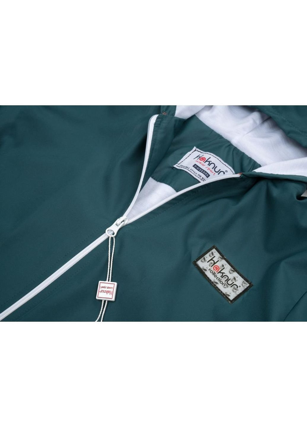 Белая демисезонная куртка ветровка с манжетами (7910-134b-green) Haknur