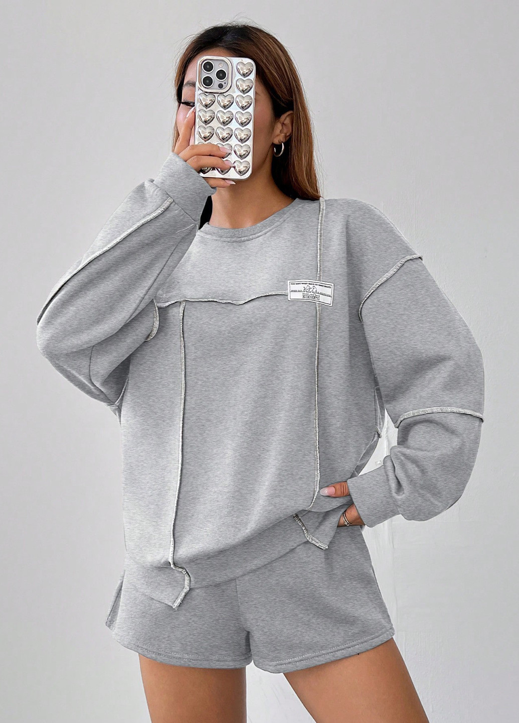 Светло-серый свитшот SHEIN меланж нашивки (332805475)