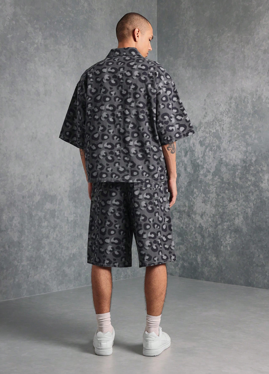 Серый летний костюм (рубашка, шорты) с шортами SHEIN