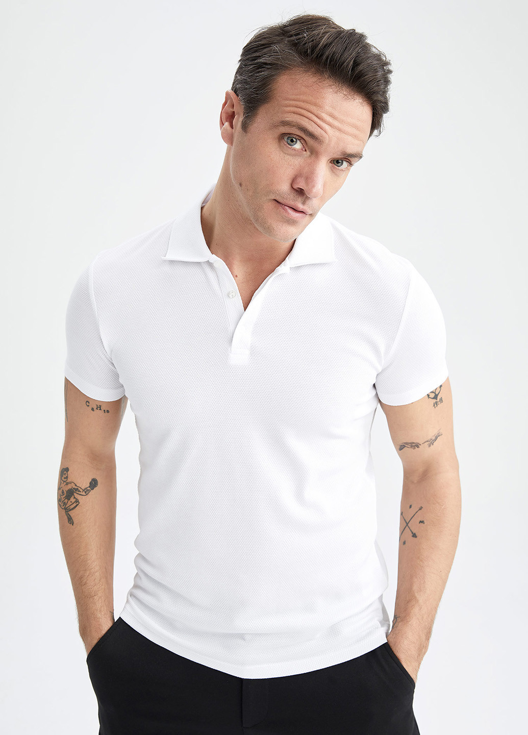 Белая футболка-поло для мужчин DeFacto