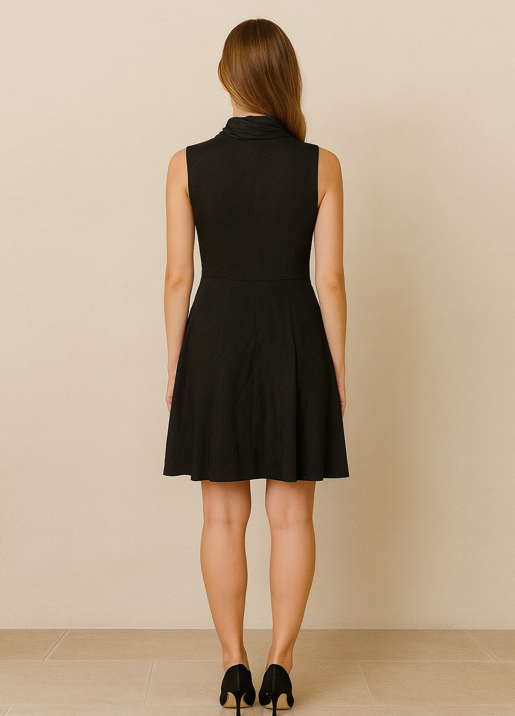 Черное кэжуал платье клеш Sassofono однотонное