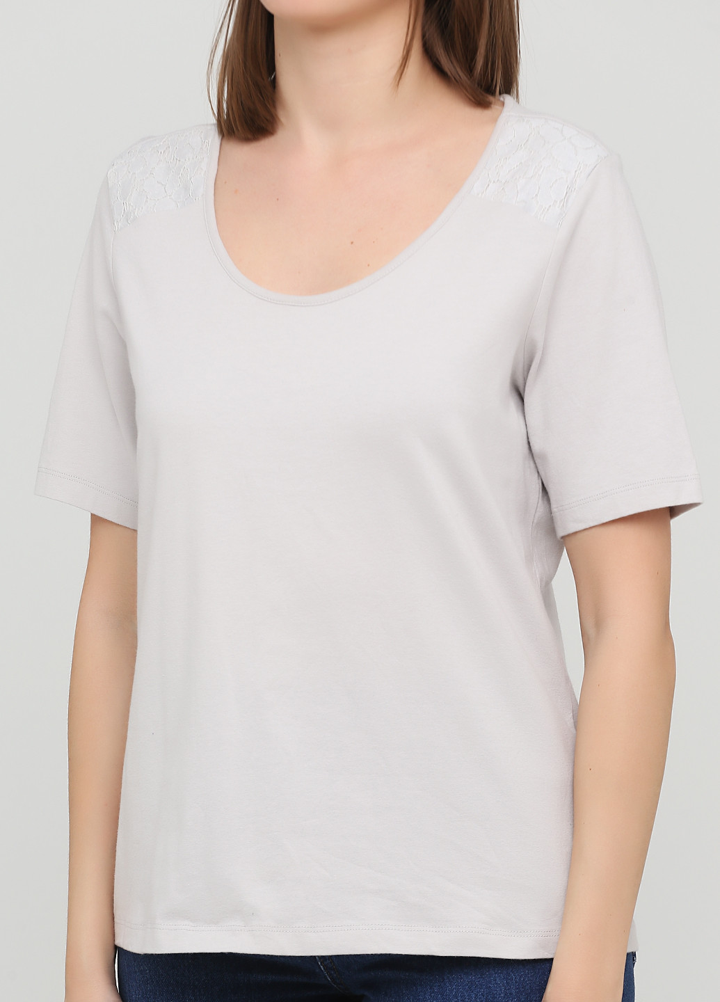 Светло-серая летняя футболка Esmara