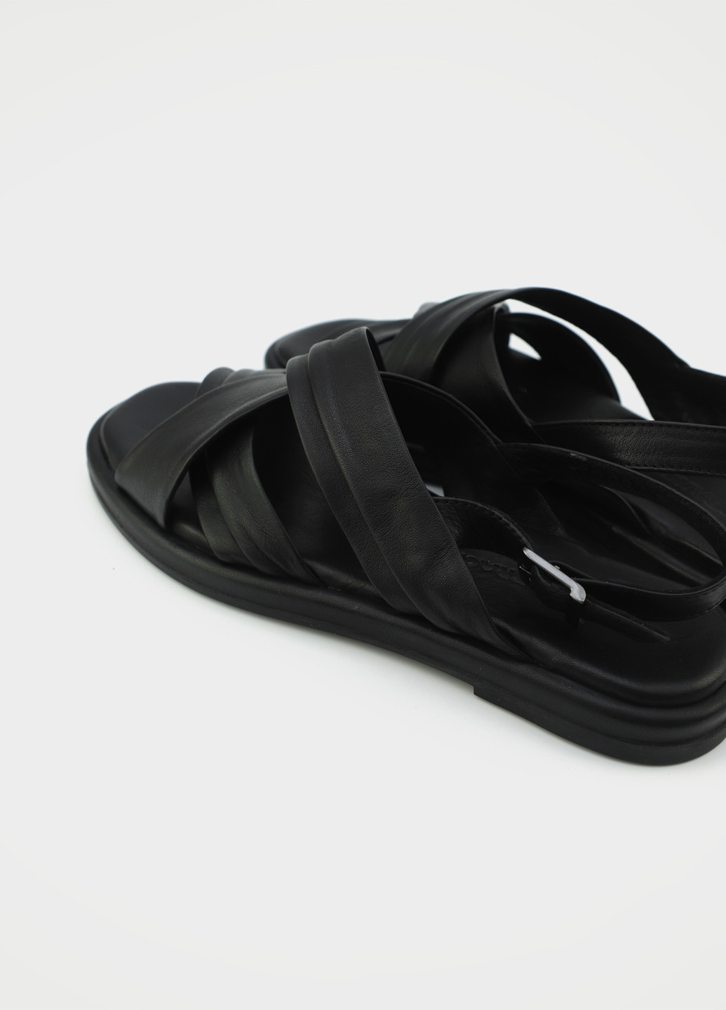 Черные босоножки URBAN TRACE с ремешком с пряжкой