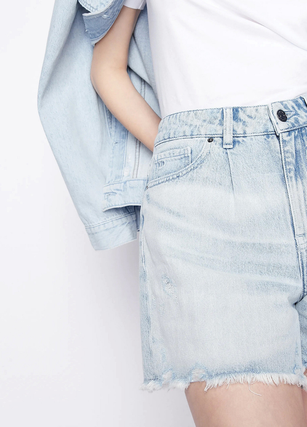 Шорти Armani Exchange (365688547)