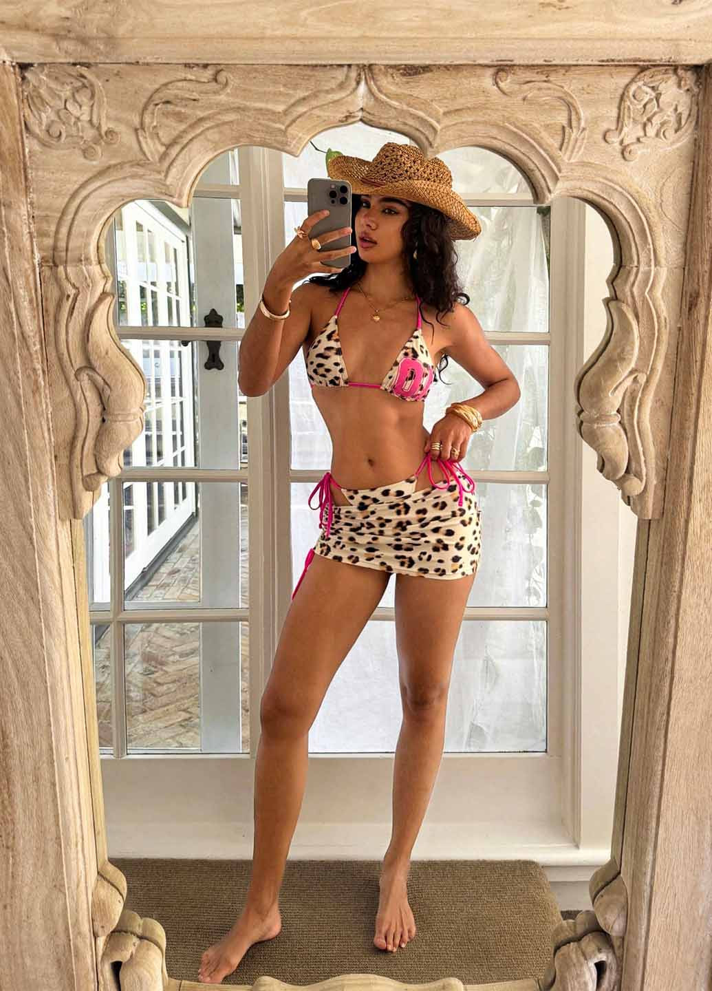 Світло-бежевий літній комплект (ліф, трусики, спідниця) SHEIN