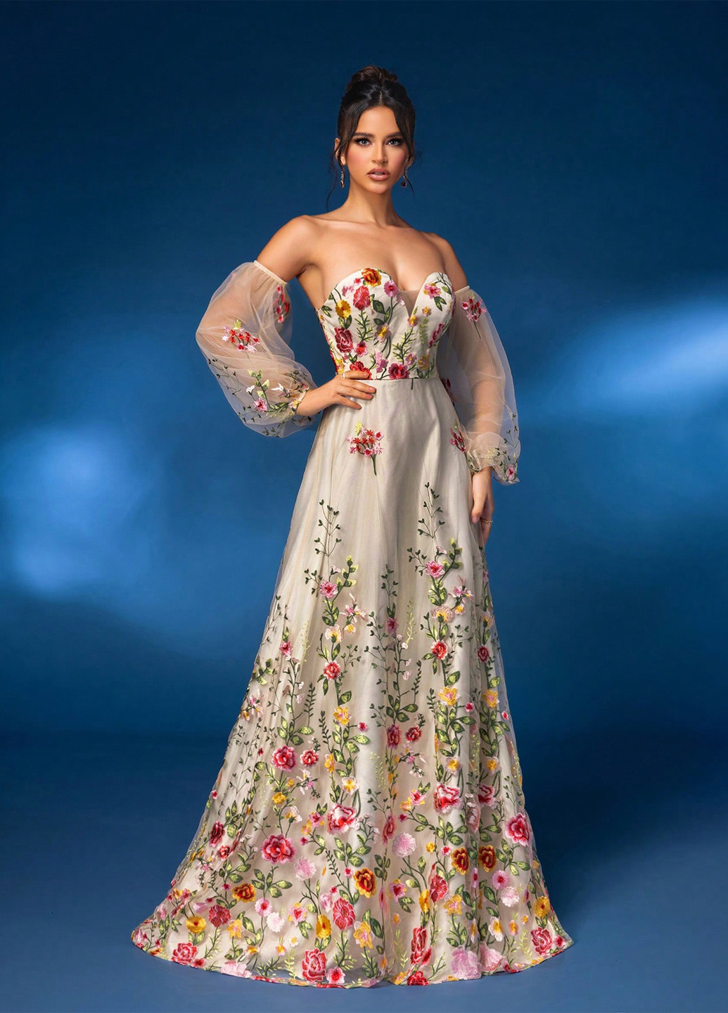 Світло-сіра вечірня сукня з спідницею-сонце, з відкритими плечима, з відкритою спиною SHEIN з квітковим принтом